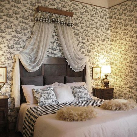 Suite Romantica Con Giardino In Dimora Storica - Camera E Appartamento - B&B Palazzo Robicci Castiglion Fiorentino Luaran gambar