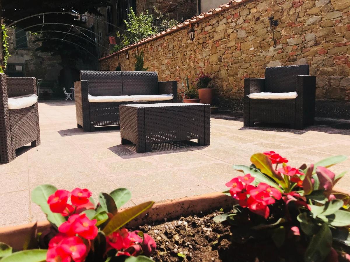 Suite Romantica Con Giardino In Dimora Storica - Camera E Appartamento - B&B Palazzo Robicci Castiglion Fiorentino Luaran gambar