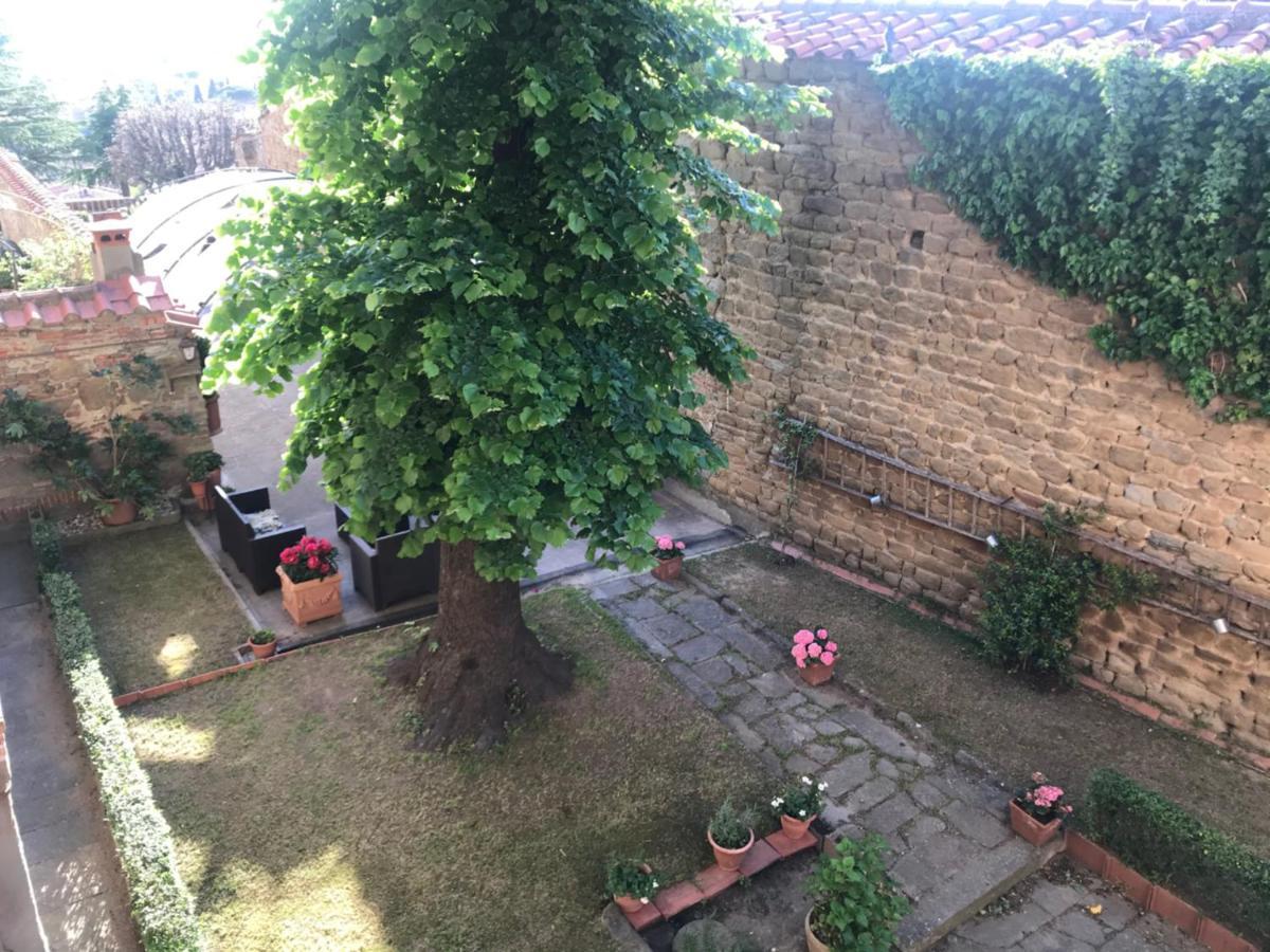 Suite Romantica Con Giardino In Dimora Storica - Camera E Appartamento - B&B Palazzo Robicci Castiglion Fiorentino Luaran gambar